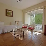Villa Mediterranean Garden Retreat *