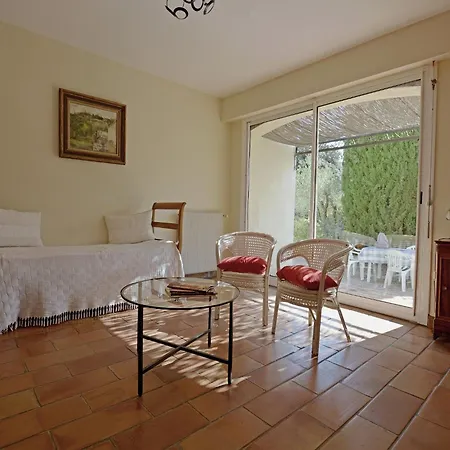Villa Mediterranean Garden Retreat *