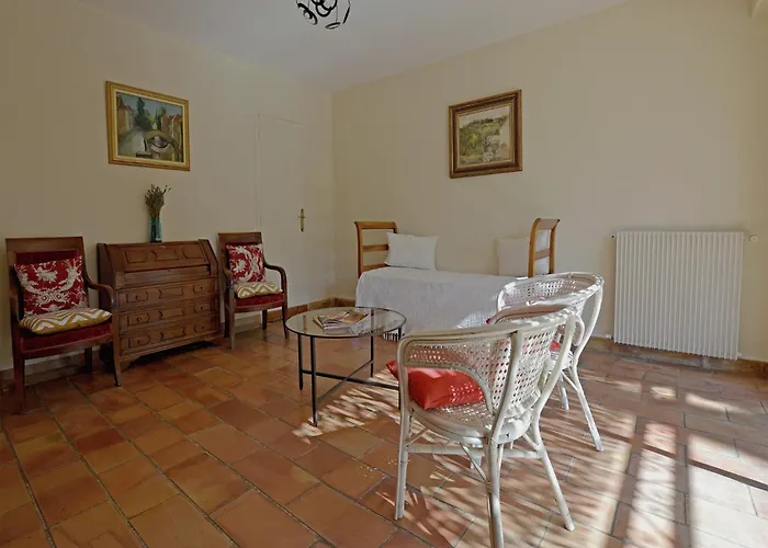 Villa Mediterranean Garden Retreat